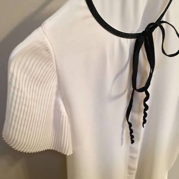 Zara Cream Blouse with Black Trim - Picture 4 of 5